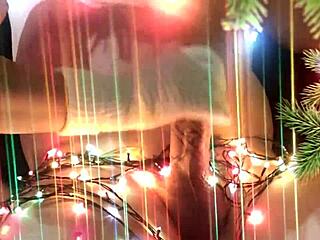 uhh, my neighbor surprised me with christmas hand and mouth gift!