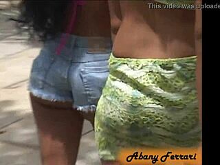 Putarias in Rio de Janeiro with hot friends showing big asses outdoors