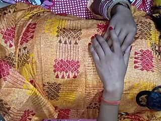 पड़ोस वाली लड़की ने घर बुलाकर बिस्तर पर कराया हार्डकोर