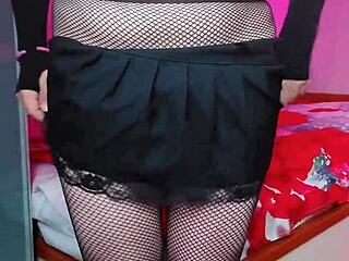 Sissy crossdresser shemale rides cowgirl with big butt in homemade scene.