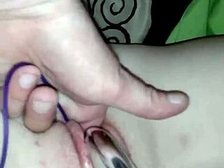 i'm a redhead masturbatin with dildo and cummin hard