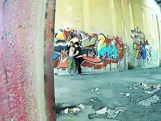 cuando una pared sirve para follar duro 😈