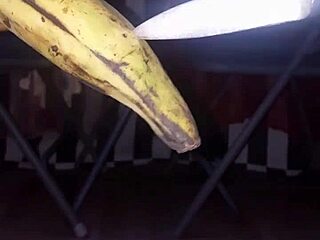 Plantain Versus Poivron - Mature Woman Gets Wet And Cums