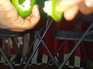 Plantain Versus Poivron - Mature Woman Gets Wet And Cums