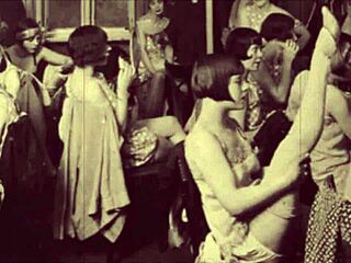 मुझे ये विंटेज इरोटिक इलस्ट्रेशन्स बहुत भा गए, जादू हैं