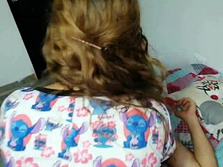 me follo a mi hermanastra duro hasta venirme en su boca