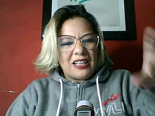 Mistaken sister-in-law and mother-in-law chat with Lola