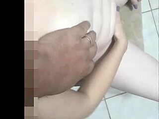 Adoro Massagem nos Seios Após um Longo Dia de Trabalho com Prazer