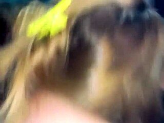 Las amigas se besan y las pongo en cuatro!