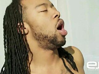 Comi o cu do meu amigo neg�o rabudo e o safado gritou de prazer