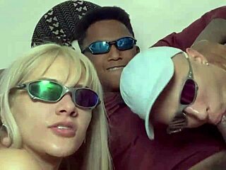 As safadas chamaram dois pra fuder suruba pau no cu buceta boca