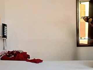 grabo a mi padrastro viéndome probar ropa y termino con su polla dentro de mi