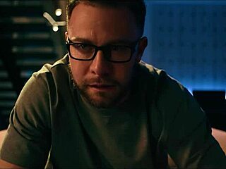 डॉक्टर लेसी लेनन और असिस्टेंट जियाना डिओर ऑफिस में चूत चाटने का मजा लेती हैं। उनका ऑफिस गर्म हो जाता है!