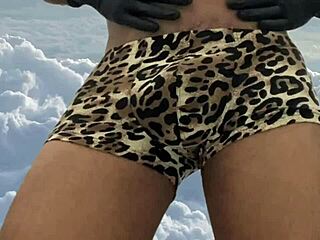 i recorded myself dancing sexy and masturbating as a curvy bodybuilder