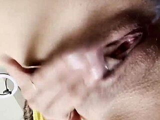 mira que caliente, these mexican latina solo vibes got me burning with desire.