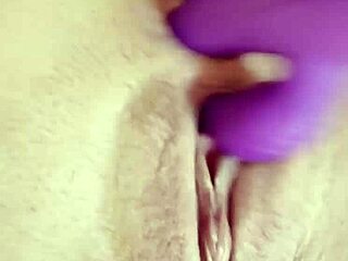 mira que caliente, these mexican latina solo vibes got me burning with desire.