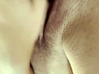 mira que caliente, these mexican latina solo vibes got me burning with desire.