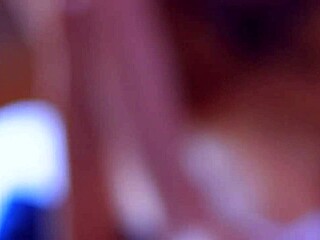 stepmom cheats with teen's friend at home 😉