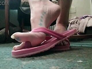 Huge Talons on Sexy Feet Drive Me Wild!