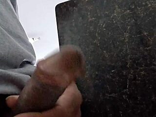 cheio de tes�o no banheiro publico with big ass and monster cock