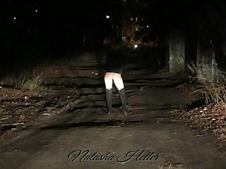 टाइट योगा पैंट्स में स्क्वर्टिंग कम्पाइलेशन तेज चीखों के साथ