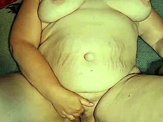 Licking Milf Pussy to Savor Every Drop of Her Sweet Juice