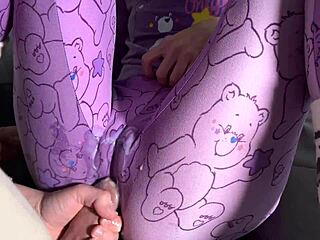 मैं तुम्हारे स्पर्श की तरसती हूं अपनी गीली चूत के होंठों पर