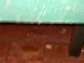 Estava na Rua Encontrei Uma Mulher Brigando com Namorado e Ela Tirou Calcinha Mostrando Bocetinha Fiquei Louco Arrumando