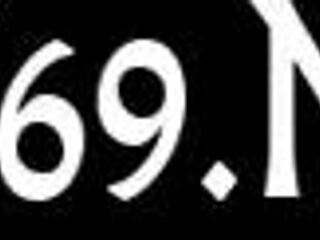 teen babe gets naughty with solo fingering in steamy session