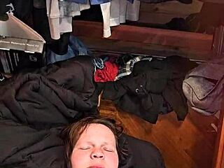 Wet pussy of a milf gets pounded by feet in kinky fetish play