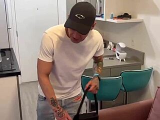 Skinny Girl Gives Her Pussy to Well-Endowed Stud