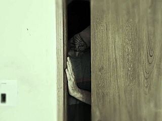 Padrasto Loses Control and Visits Enteada in the Night for Hardcore Action