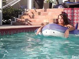 Incredible! Vicky Vette by the pool showing off huge lips and wild moves