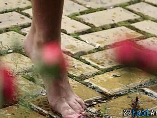 Kinky Slut Tugs Cumshot with Feet