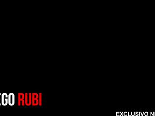 mamando a rola que nem cabe na boca de t�o grande?