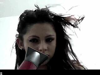 novinha linda gostosa mostrando a calcinha em lingerie sexy