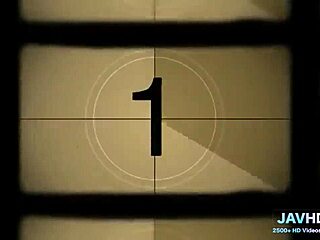 तुम्हें ये नाजुक एशियन पैर स्टॉकिंग में पसंद हैं?