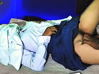 गुरु स्ल्टप अपनी स्टूडेंट को नया वाइब्रेटर ट्राई करवाता है, सो एक्साइटिंग!