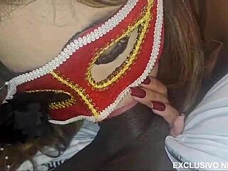 mamando a rola que nem cabe na boca de t�o grande?