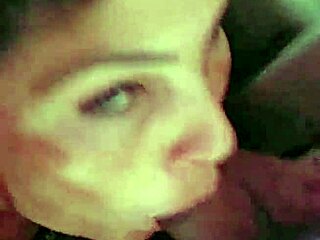 deixei um estranho foder minha buceta no glory hole?