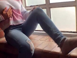 This cute teen amateur really knows how to suck dick till cum fills her mouth every day