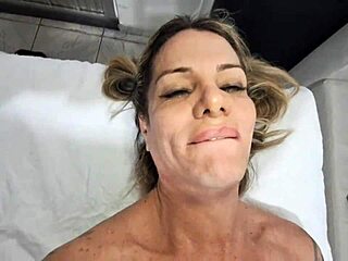 massagista safado bangs hot client with wet pussy