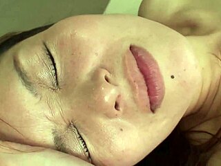 Man, I totally crave Hitomi Kanou's wild side!