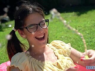 Bathtub Bubbles With Sara Bell And Raul Costa