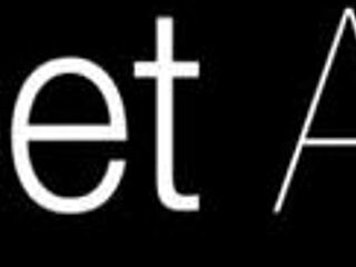 Wow! Solo Gal Works Her Vibrator Like a Pro!