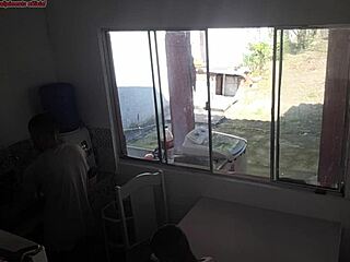 Corno Ignores Wife’s Secret Sex with Negão While Washing Dishes 😳