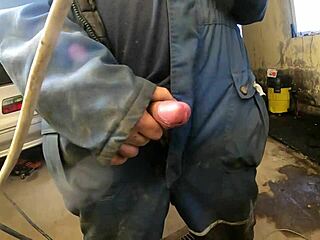 I saw this awesome cumshot, it was so sweet, like ejaculation everywhere!