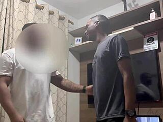 Pegou A Gente No Flagra Sabe Que Eu Sou Putinha Não Fica Bolado Relaxa E Vem Me Comer Também