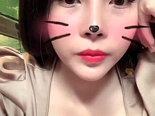 White-handed girl masturbates live on bigo!