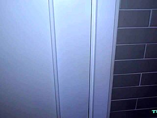 Tuktukpatrol pale asian girl like big dick 😍